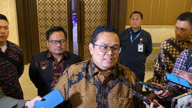 673c6d4a5f59e-ketua-bawaslu-ri-rahmat-bagja-saat-memberikan-keterangan-kepada-awak-media-di-ja_665_374.jpg