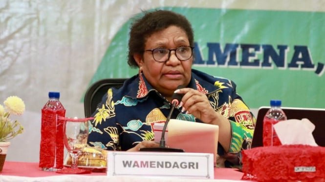 La viceministra del Interior, Ribka Haluk, explica la evidencia de que el gobierno está haciendo prosperar a los indígenas papúes