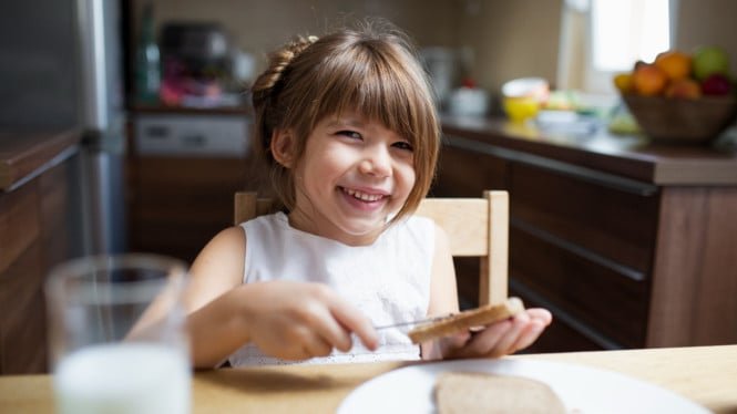 6975bab57185f-ilustrasi-anak-sedang-makan_665_374.jpeg
