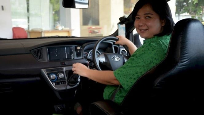 La historia de la Doctora Rosa, una conductora de GrabCar que brinda asistencia de emergencia a su pasajero