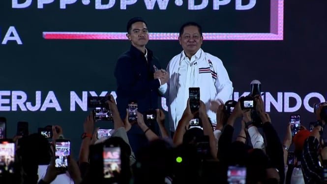 A través de Pantun, Kaesang anunció que Rusdi Masse se uniría a la PSI.