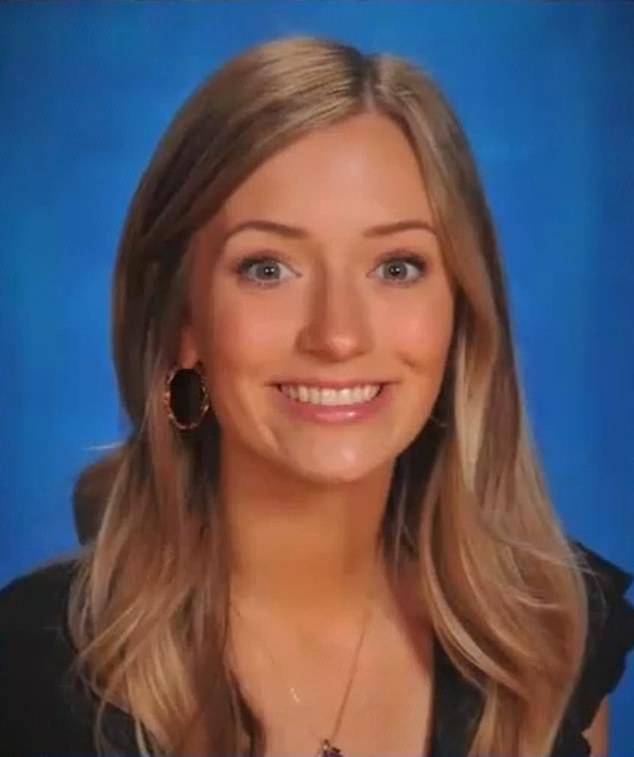 Lea impactantes textos entre una profesora casada de 25 años y un chico de 17 que tuvieron relaciones sexuales durante tres horas y media mientras su marido, un abogado MUY indulgente, estaba de caza.