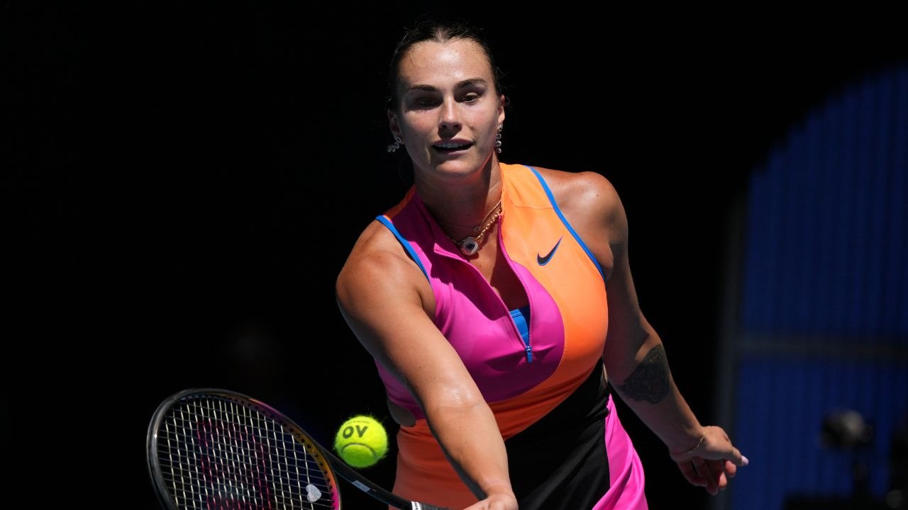 Sabalenka, máxima favorita, vence a Jovic y alcanza semifinales del Abierto de Australia
