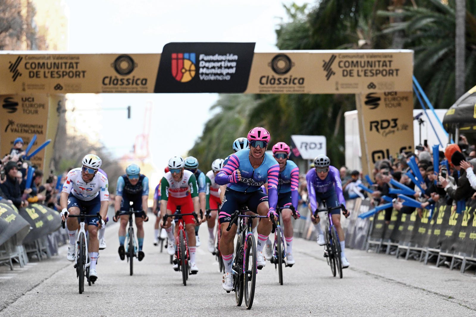 Clàssica Comunitat Valenciana: Dylan Groenewegen comienza con buen pie el nuevo equipo Unibet Rose Rockets con la victoria en la primera carrera