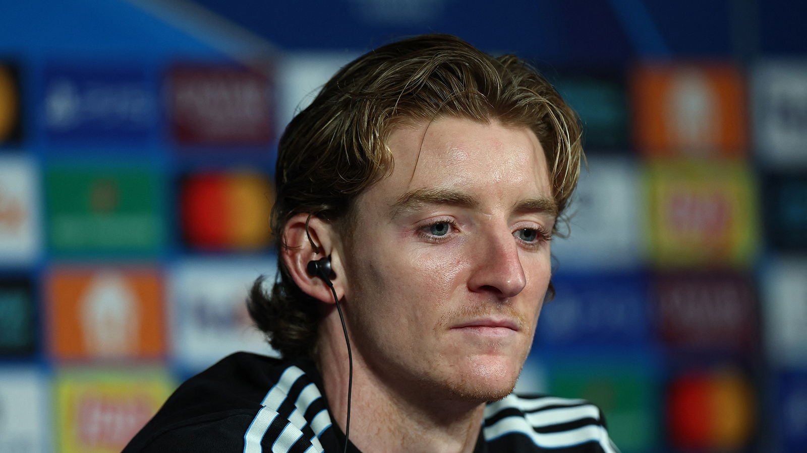 Anthony Gordon pasa a la ofensiva contra los trolls de las redes sociales durante su discurso en París