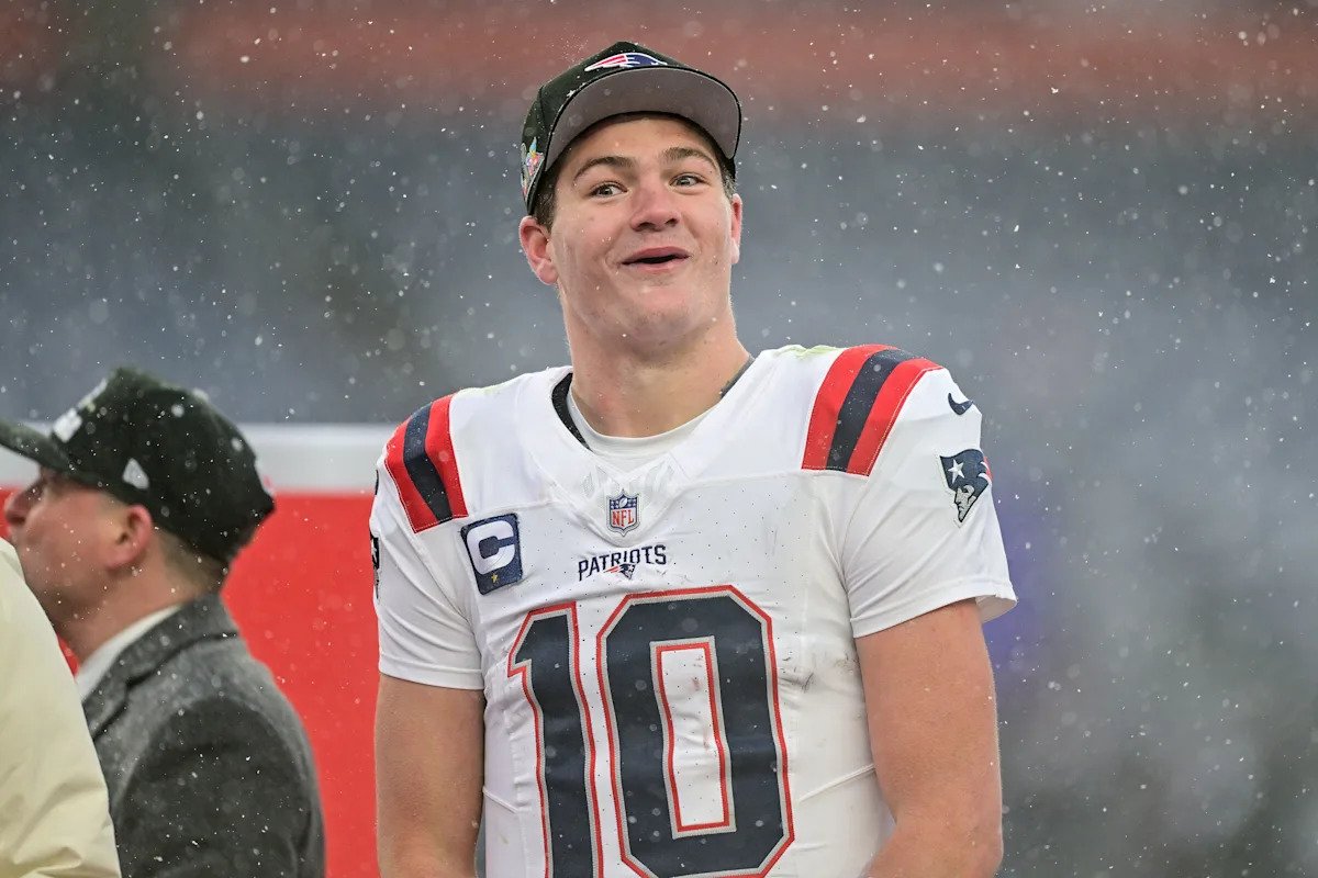 Mientras la nieve y los sacos frustran los sueños fugaces de Drake Maye, sus piernas “desmoralizadoras” encuentran la manera de enviar a los Patriots de regreso al Super Bowl.