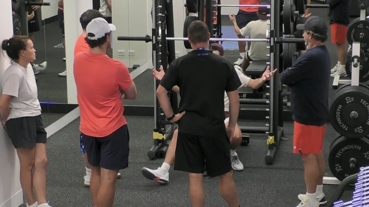 El animado coloquio de Álex de Miñaur con el equipo tras el vídeo de la derrota de Carlos Alcaraz; Comentarios de Todd Woodbridge, análisis del Grand Slam