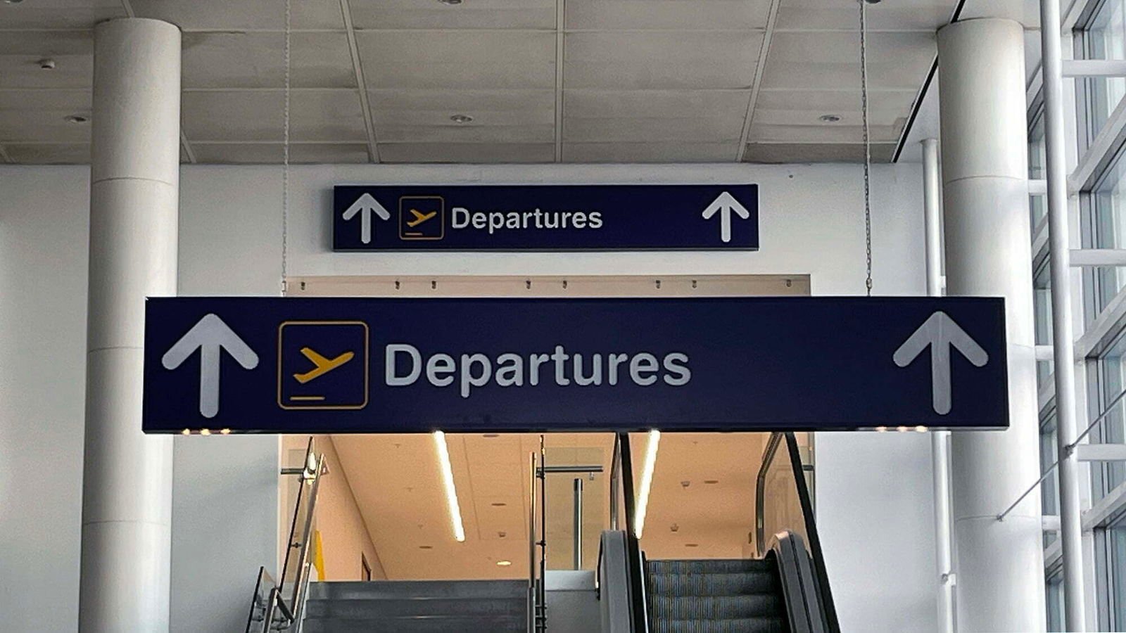 Retrasado en el camino a París y preguntándome si debería tomar una cerveza de 10€ o…