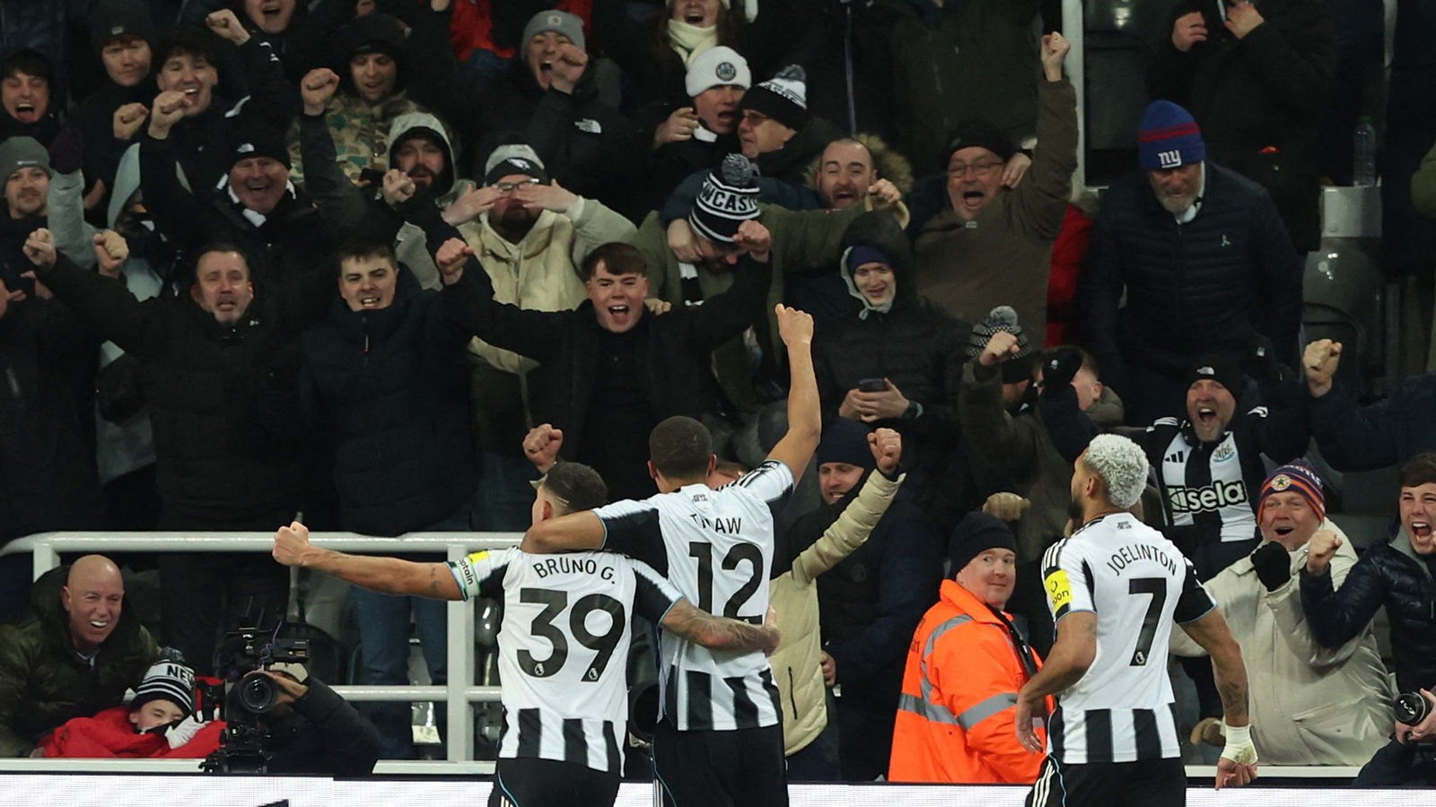 thiaw-goal-celebration-bruno-joelinton-fans-newcastle-united-nufc-2000.jpg