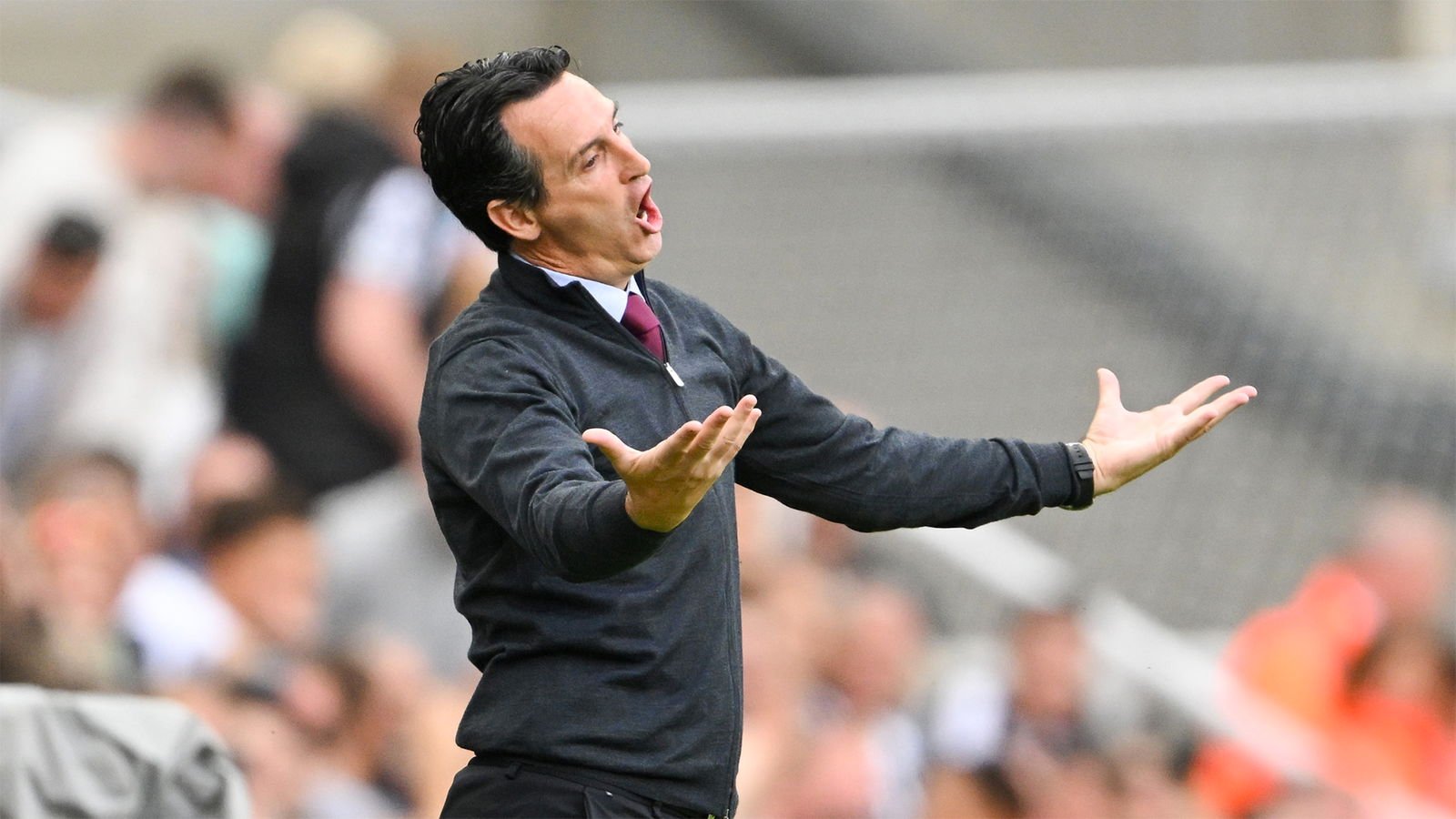 Unai Emery realiza cinco cambios en la plantilla confirmada del Aston Villa ante el Newcastle United