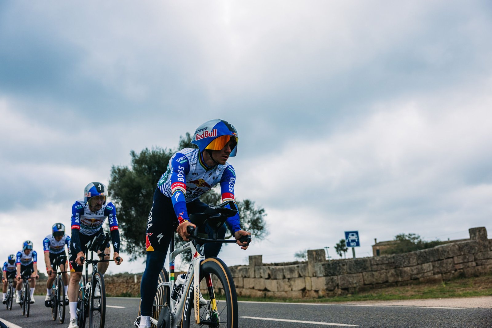 “No es ningún secreto que estamos aquí para prepararnos para el Tour de Francia” – Remco Evenepoel suma dos carreras al inicio de la temporada del Challenge Mallorca y comienza su colaboración con Florian Lipowitz