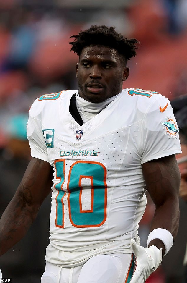 Tyreek Hill cortado por los Miami Dolphins mientras los equipos de la NFL luchan por fichar a una estrella controvertida