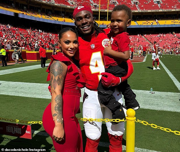 La madre de los hijos de Rashee Rice presenta una demanda por abuso explosivo contra la estrella de los Chiefs, acusándolo de agredirla mientras estaba embarazada