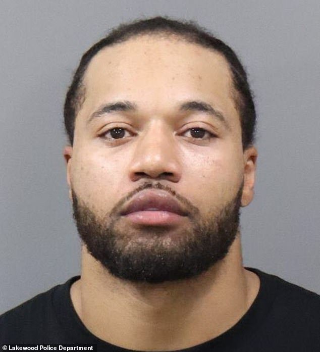 La estrella de la NFL mintió a la policía sobre poseer un arma momentos antes de encontrarla cargada