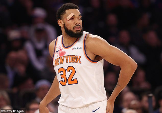 La estrella de los New York Knicks, Karl-Anthony Towns, quedó con un corte horrible después de un repugnante enfrentamiento