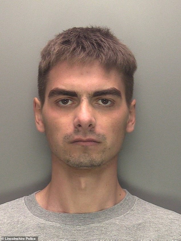 Un migrante esquizofrénico asesinó a un niño de nueve años que jugaba con un aro en la calle menos de un mes después de que se le permitiera regresar a Gran Bretaña.