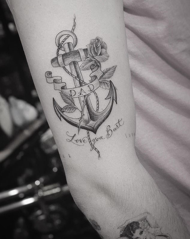 106144949-15533013-Brooklyn_Beckham_s_tattoo_in_honour_of_his_father_David_on_his_r-a-29_1770333500591.jpg