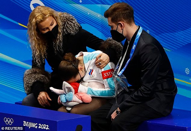 Al polémico entrenador ruso de patinaje artístico se le prohíbe instruir a otra estrella adolescente en los Juegos Olímpicos de Invierno