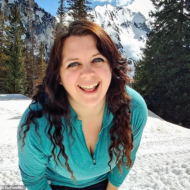 Excursionistas aclamados como héroes después de seguir rastros de sangre y tropezar con una mujer gravemente herida al borde de la muerte