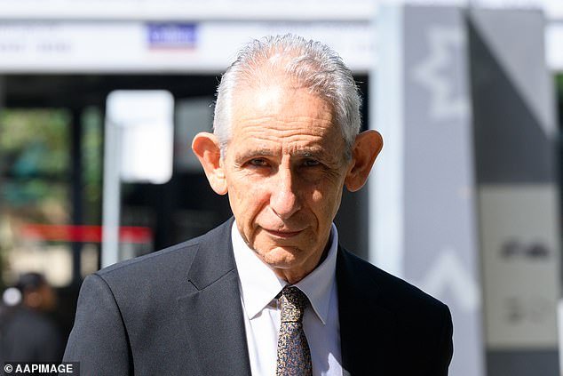 Celebridad masajista terapeuta encarcelada tras violar a una paciente en el estudio de su casa