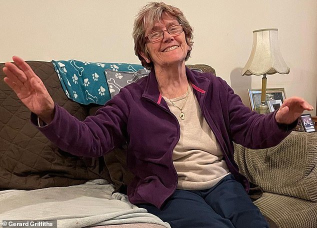 Más de dos tercios de los ciclistas se saltan el semáforo en rojo, donde una enfermera de 81 años murió al cruzar la calle tras ser atropellada por una bicicleta; como dice su hijo, el tramo es “tratado como una pista de carreras”.