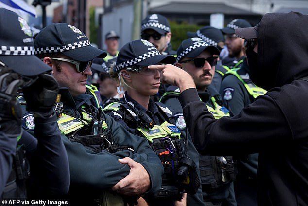 El presidente israelí Isaac Herzog abandona Australia mientras 10.000 manifestantes pro palestinos enfurecen a Melbourne con polémicos cánticos de ‘Intifada’