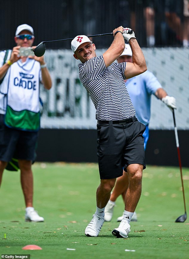 Nathan Cleary dice que no tiene prisa por firmar un nuevo contrato para Penrith mientras la estrella del fútbol levanta la tapa sobre su decisión de jugar algún día al rugby.