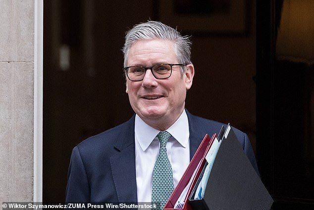 El Partido Laborista abre la puerta a los niños trans en las escuelas primarias: el gobierno podría permitir que alumnos de hasta CUATRO años realicen una “transición completa” al sexo opuesto