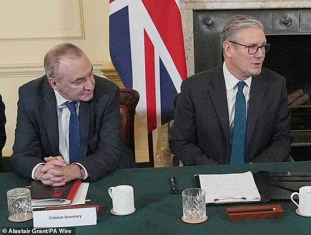 ¿Quién es responsable del ruido de los trenes? El gobierno ahora no tiene jefe de gabinete, secretario de gabinete o jefe de comunicaciones, y al primer ministro le importa más el código de vestimenta en las reuniones que las políticas.