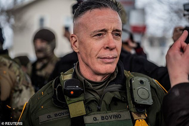 El regreso del caído comandante de la Patrulla Fronteriza Gregory Bovino en las redes sociales se descarrila mientras responde a los críticos que lo critican en línea
