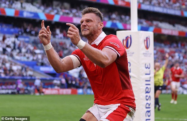 DAN BIGGAR: Gales de Steve Tandy necesita el apoyo de sus fanáticos más que nunca… y aquí está la lección que sus estrellas podrían aprender de Roy Keane