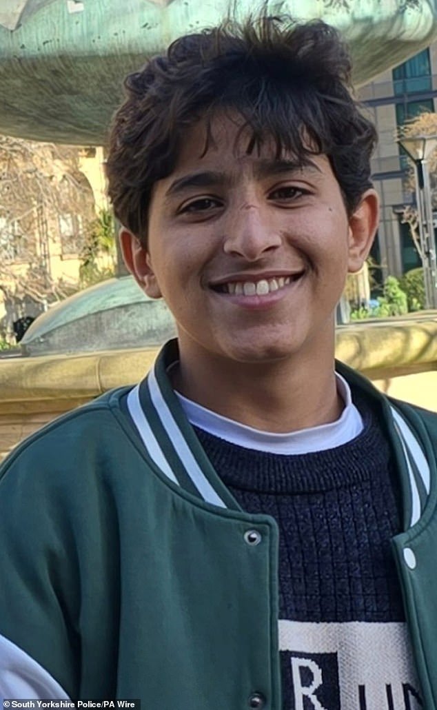 Un conductor mata a un peatón de 16 años después de chocar su auto contra la acera, mientras el jurado lo declara culpable de asesinato