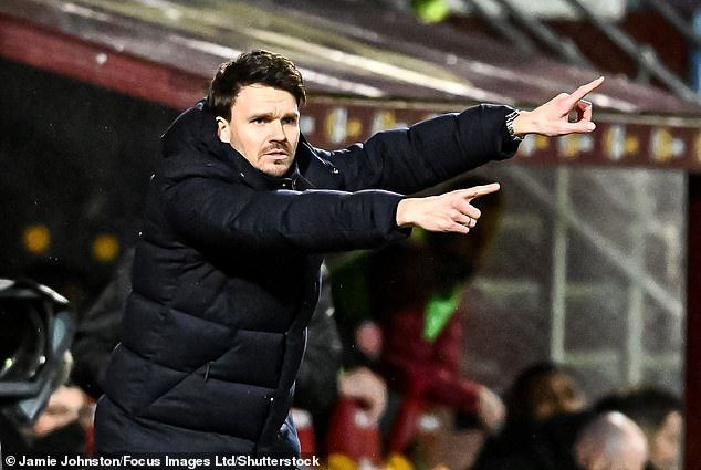 Danny Rohl presiona a los Hearts, rivales por el título de la Premiership, antes del enfrentamiento con Ibrox mientras el jefe de los Rangers reacciona a las críticas de los fanáticos.