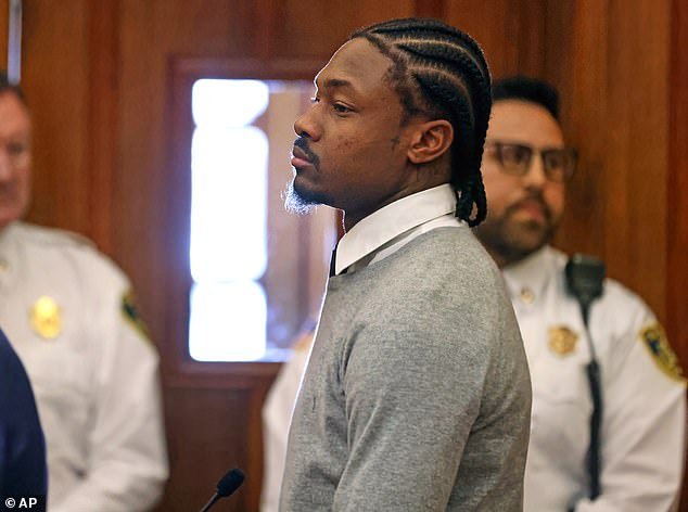 La acusadora de Stefon Diggs emite una furiosa declaración sobre ‘narrativas falsas’ mientras habla sobre el caso de agresión después de que la estrella de la NFL se declarara no culpable