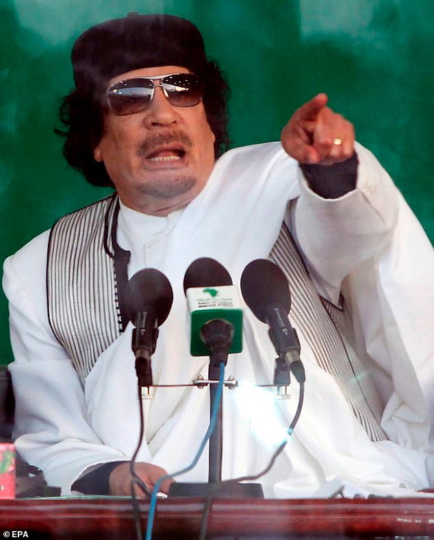 Andrew Mountbatten-Windsor intentó concertar una reunión entre Jeffrey Epstein y el dictador libio, coronel Gaddafi, sugieren correos electrónicos