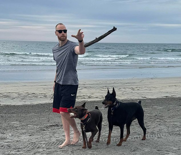 ICE ataca a un irlandés que se quejó de ‘tortura’ mientras estaba detenido: ‘Somos una nación de ley y orden’