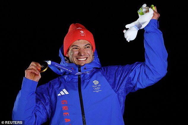 El equipo GB FINALMENTE gana su primera medalla en los Juegos Olímpicos de Invierno Milán-Cortina cuando Matt Weston gana el oro esqueleto después de días de angustia y casi accidentes.