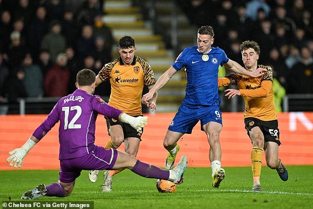 Los fanáticos del Hull City fueron arrestados después de gritar cánticos homofóbicos a los seguidores del Chelsea durante la derrota de la Copa FA ante sus rivales de la Premier League.