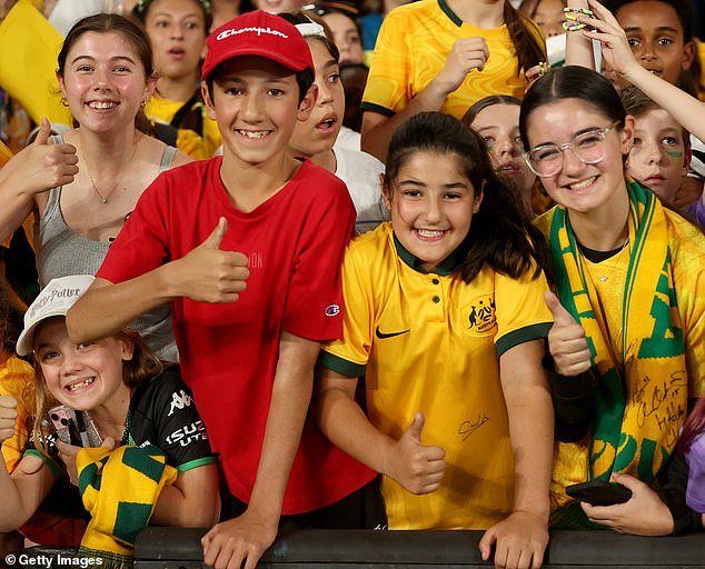 Por qué los fanáticos de los Socceroos podrían verse obligados a desembolsar la asombrosa cantidad de 300.000 dólares por entradas para la Copa Mundial de la FIFA, después de haber pagado 99 dólares para perdérselas