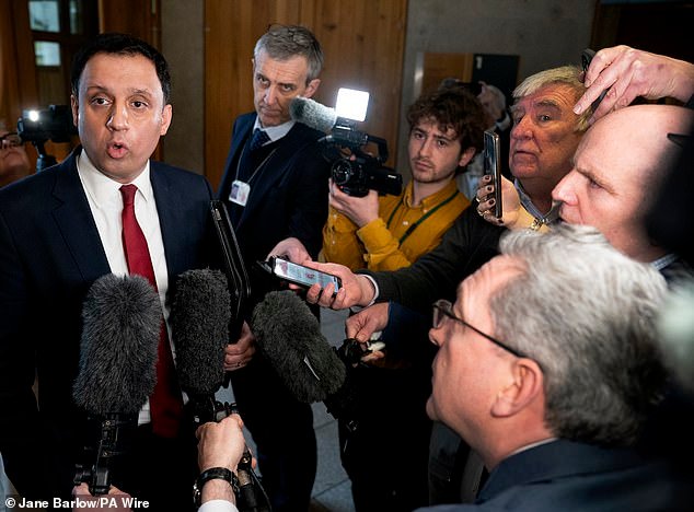 ANAS SARWAR: El horrible momento en el que me di cuenta de que TENÍA que intentar sacar a Keir del número 10… y cómo ahora tengo que luchar para echar a Swinney de Bute House.