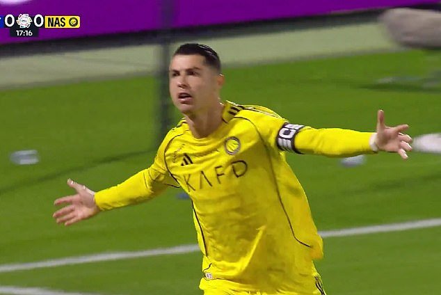 Cristiano Ronaldo marca en su regreso tras el gol de Al-Nassr y se acerca a la marca de los 1.000 con su primer gol desde que cumplió 41 años.