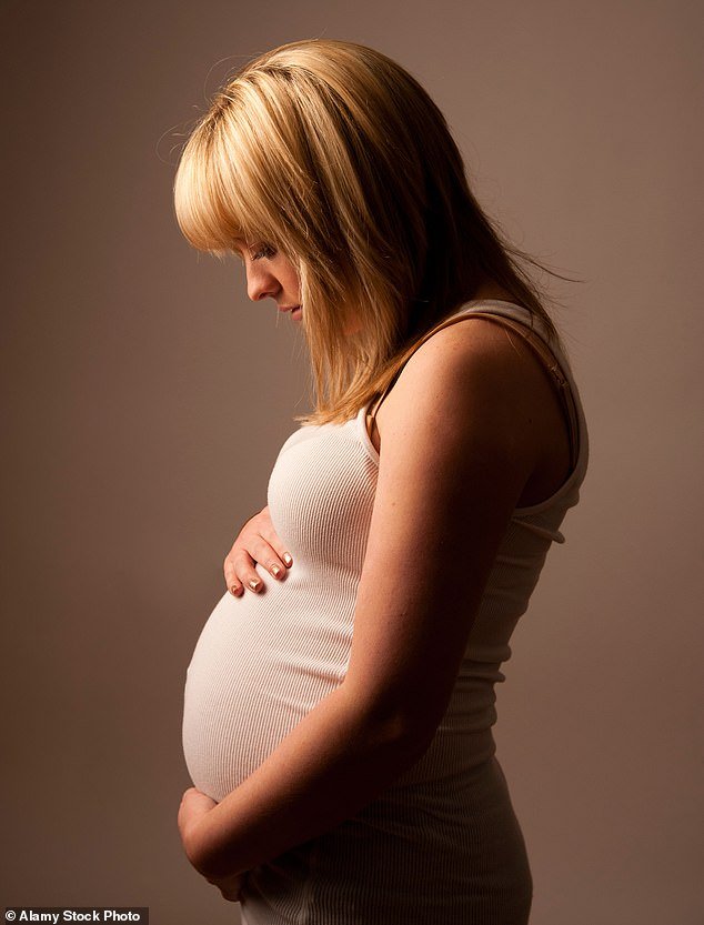 Demasiado gordita para que la empujen… Los crecientes niveles de obesidad se atribuyen al hecho de que casi la mitad de los nacimientos son ahora por cesárea