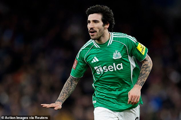 Aston Villa 1-3 Newcastle: árbitros plagados de errores soportan un espectáculo de terror sin VAR mientras el doblete de Sandro Tonali inspira la remontada para enviar a Magpies a la quinta ronda de la Copa FA