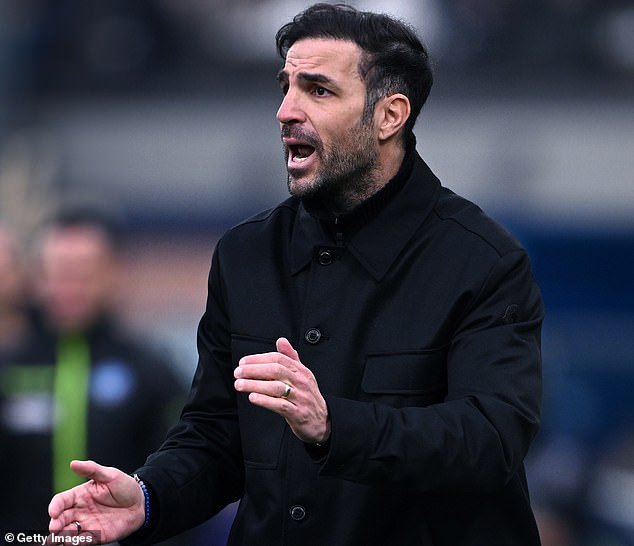 ‘Debería practicar otro deporte’: Cesc Fàbregas critica el ex fracaso del Chelsea después de que su costosa tarjeta roja hiciera que Como perdiera 2-1 en casa