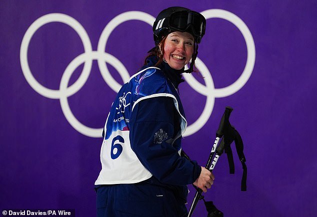 La as del esquí británica Kirsty Muir, de 21 años, irrumpe en la final de Big Air con actuaciones impresionantes, mientras busca aumentar el medallero del equipo GB después del oro esquelético de Matt Weston.