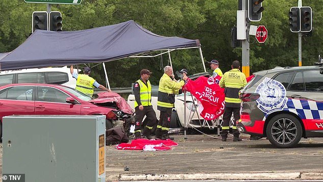 Hombre acusado después de que dos personas murieran cuando un coche supuestamente robado chocó contra su Alfa Romeo en Camden