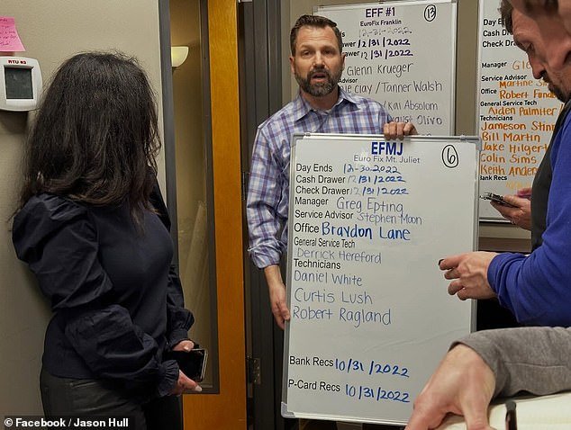 El millonario director ejecutivo, de 37 años, es identificado como uno de los cuatro fallecidos en un accidente aéreo cerca de la lujosa estación de esquí de Colorado.