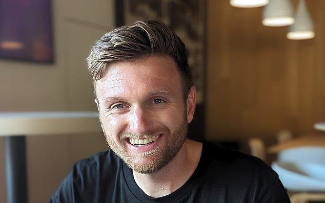 La madre le dijo a su hijo que “tuviera cuidado” momentos antes de que fuera electrocutado por un cable eléctrico que colgaba mientras corría, según la investigación