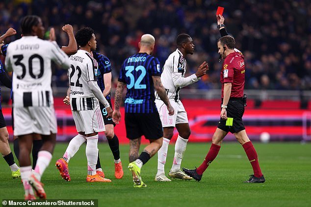 La Juventus IMPLODE después de una controvertida derrota ante el Inter: Giorgio Chiellini atrapado en una furiosa fila en el túnel mientras el club rechaza todas las obligaciones de los medios para protestar por la decisión del árbitro ‘totalmente inaceptable’