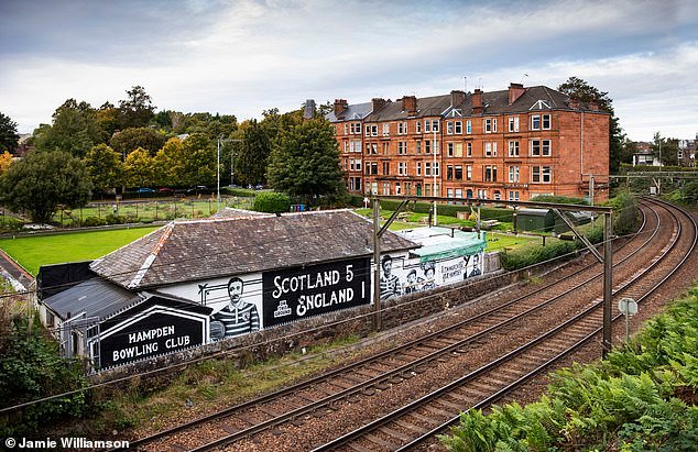 El último y conmovedor espectáculo en la cuna del fútbol internacional es una oda a la rica historia del fútbol escocés… y un llamado a las armas para preservarlo.